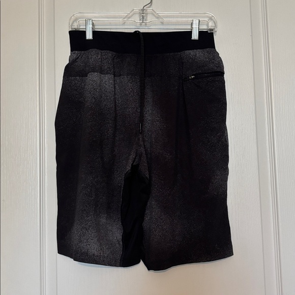 Lululemon Athletica Men's T.H.E. Short Linerless 9” - Picture 2 of 2